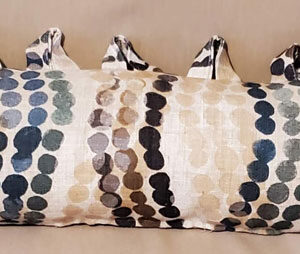 The dotted fringe handle pillow
