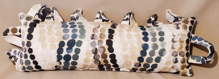 The dotted fringe handle pillow