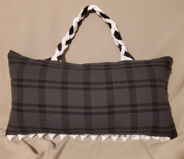 The polka dot handle pillow - Image 2