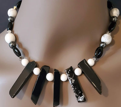 Black agate spike necklace