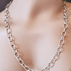 The Oval necklace