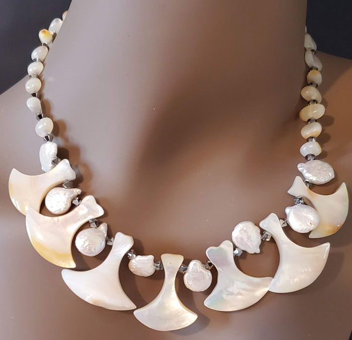 The Mother of Pearls Necklace