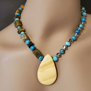 The Agate Gemstone Pear Shape Pendant