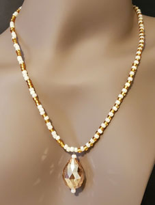 Gold Sparkling necklace